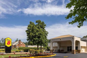 Super 8 by Wyndham Williamsburg / Historic Area