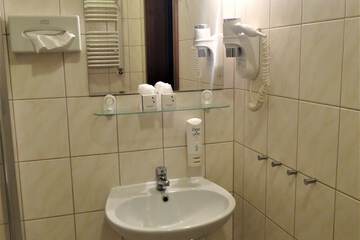 Bathroom sink