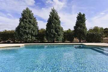 Exercise/lap pool