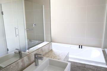 Deep soaking bathtub