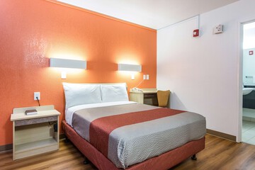 Room 18 of 36