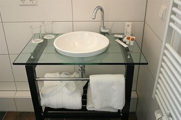 Bathroom sink