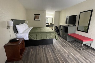 Room 7 of 16
