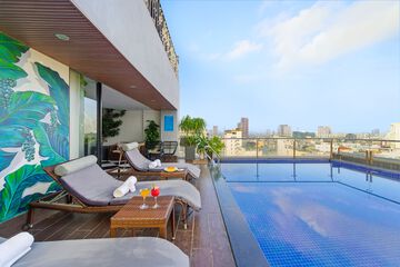 Rooftop pool