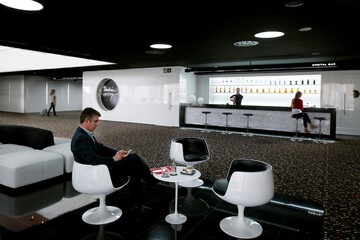 Lobby lounge