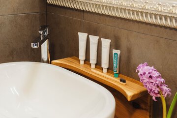 Bathroom amenities