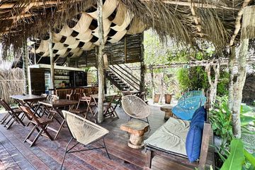 Poolside bar