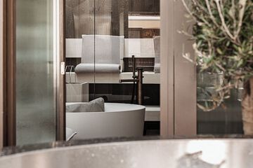 Private spa tub