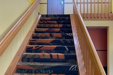 Handrails in stairways