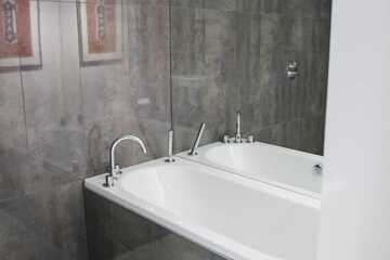 Deep soaking bathtub