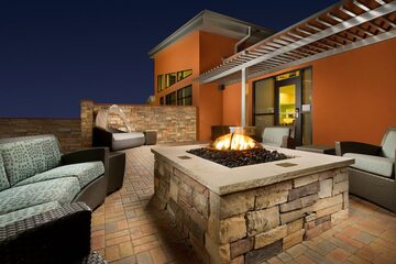 Hotel Exterior 28 of 29