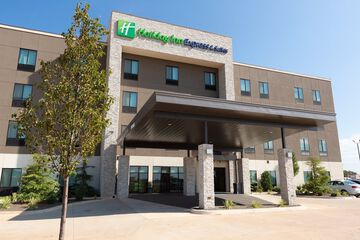 Holiday Inn Express & Suites Kingfisher by IHG