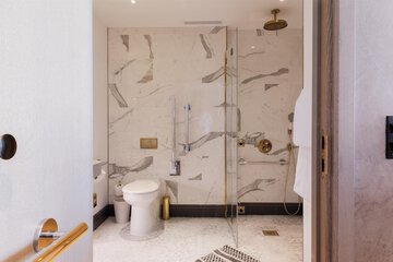 Bathroom shower