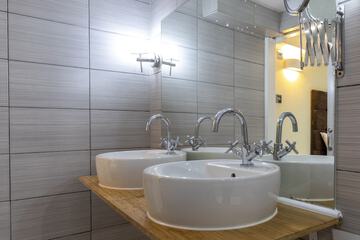 Bathroom sink