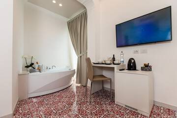 Jetted tub