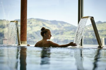 Indoor spa tub
