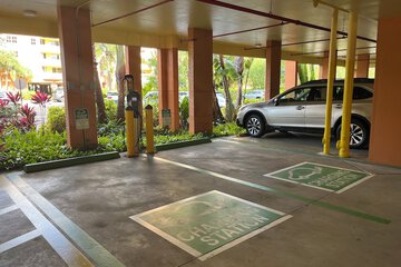 Electric vehicle charging station