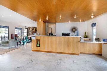 Hotel Interior 6 of 38