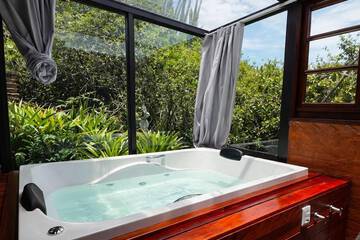 Private spa tub