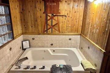 Jetted tub