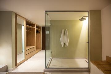 Bathroom shower