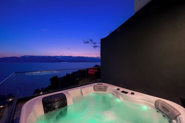 Jetted tub