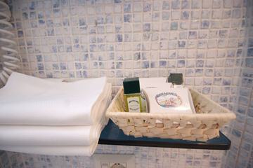 Bathroom amenities