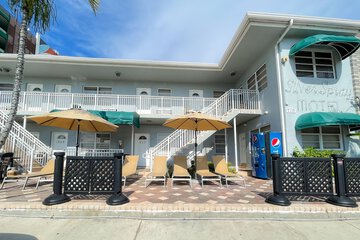 Silver Spray Motel
