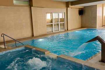Pool waterfall
