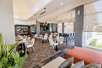 Lounge 59 of 75