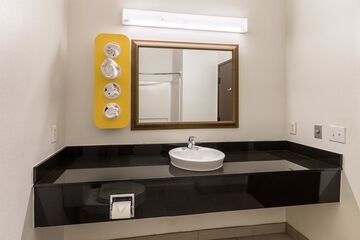 Room 28 of 32