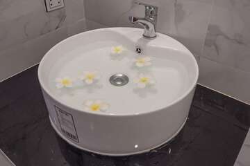 Bathroom sink
