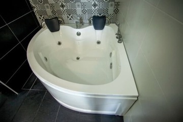 Jetted tub