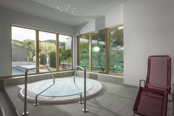 Indoor spa tub