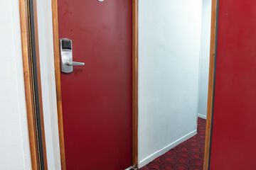 Handrails in hallways
