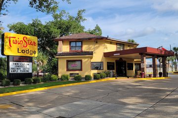 Twin Star Lodge