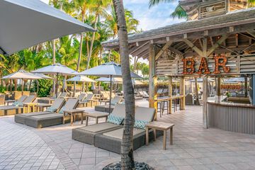 Poolside bar