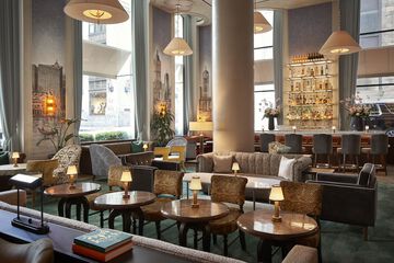 Lobby lounge