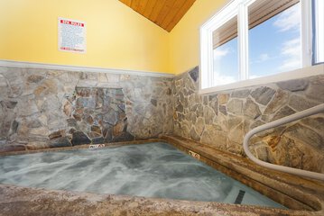 Indoor spa tub