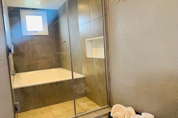 Private spa tub