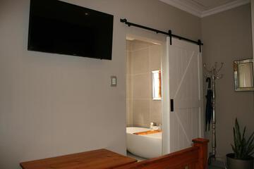 Photo 33