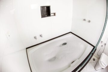 Private spa tub