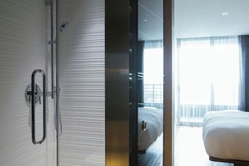 Room 8 of 32