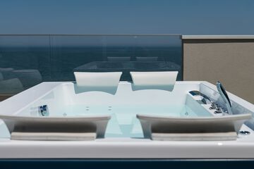 Private spa tub