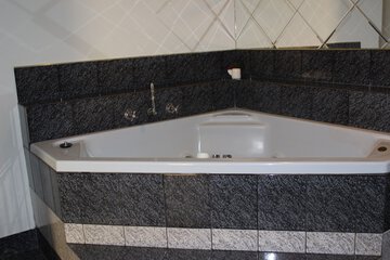 Jetted tub