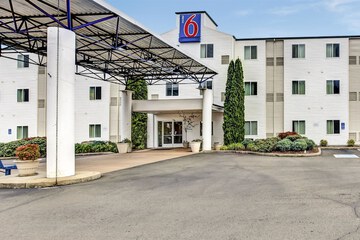 Motel 6 Roseburg OR