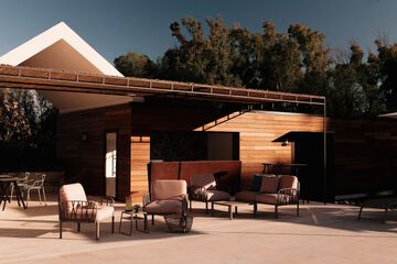 Poolside bar