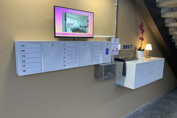 Check-in/check-out kiosk