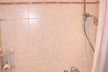 Deep soaking bathtub