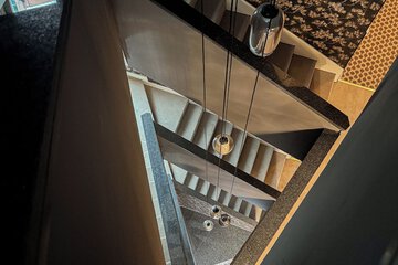 Handrails in stairways